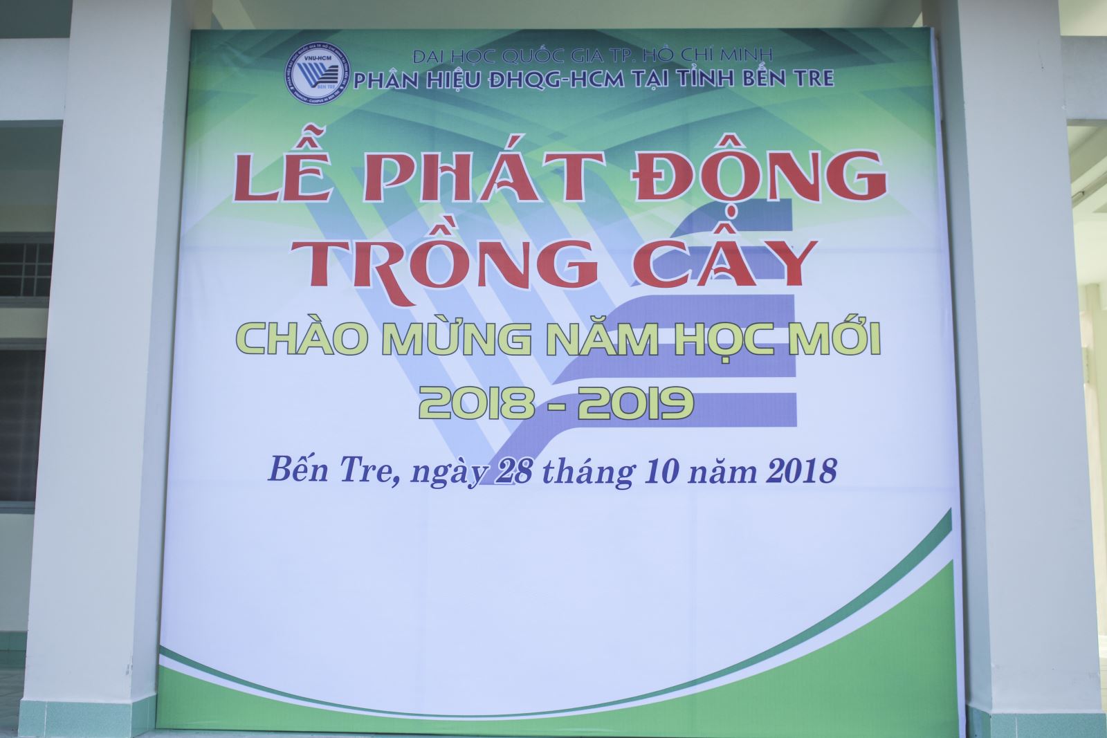 Phân hiệu ĐHQG-HCM tại tỉnh Bến Tre tổ chức buổi Lễ phát động trồng cây Chào mừng năm học mới 2018 - 2019