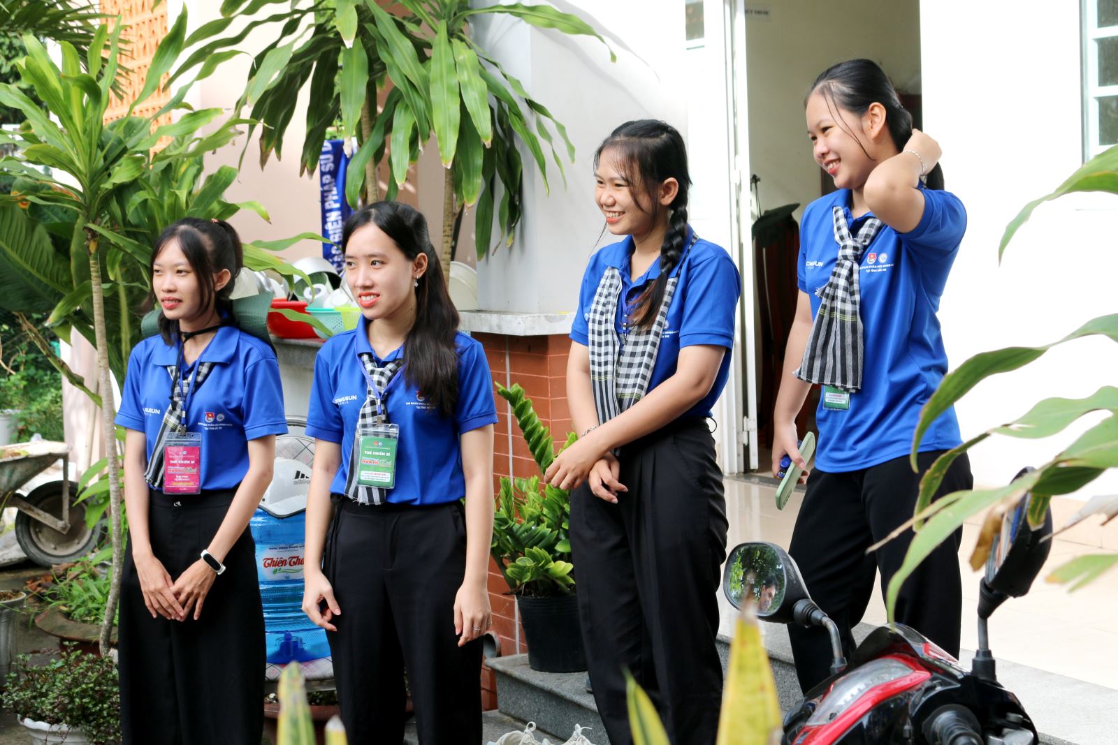 LÃNH ĐẠO PHÂN HIỆU ĐHQG-HCM THĂM CHIẾN SĨ TÌNH NGUYỆN MÙA HÈ XANH