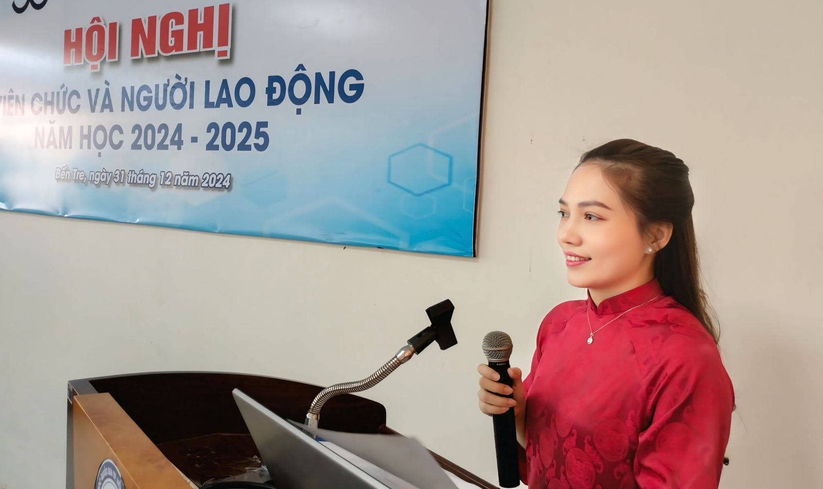 HỘI NGHỊ VIÊN CHỨC VÀ NGƯỜI LAO ĐỘNG NĂM HỌC 2024 - 2025
