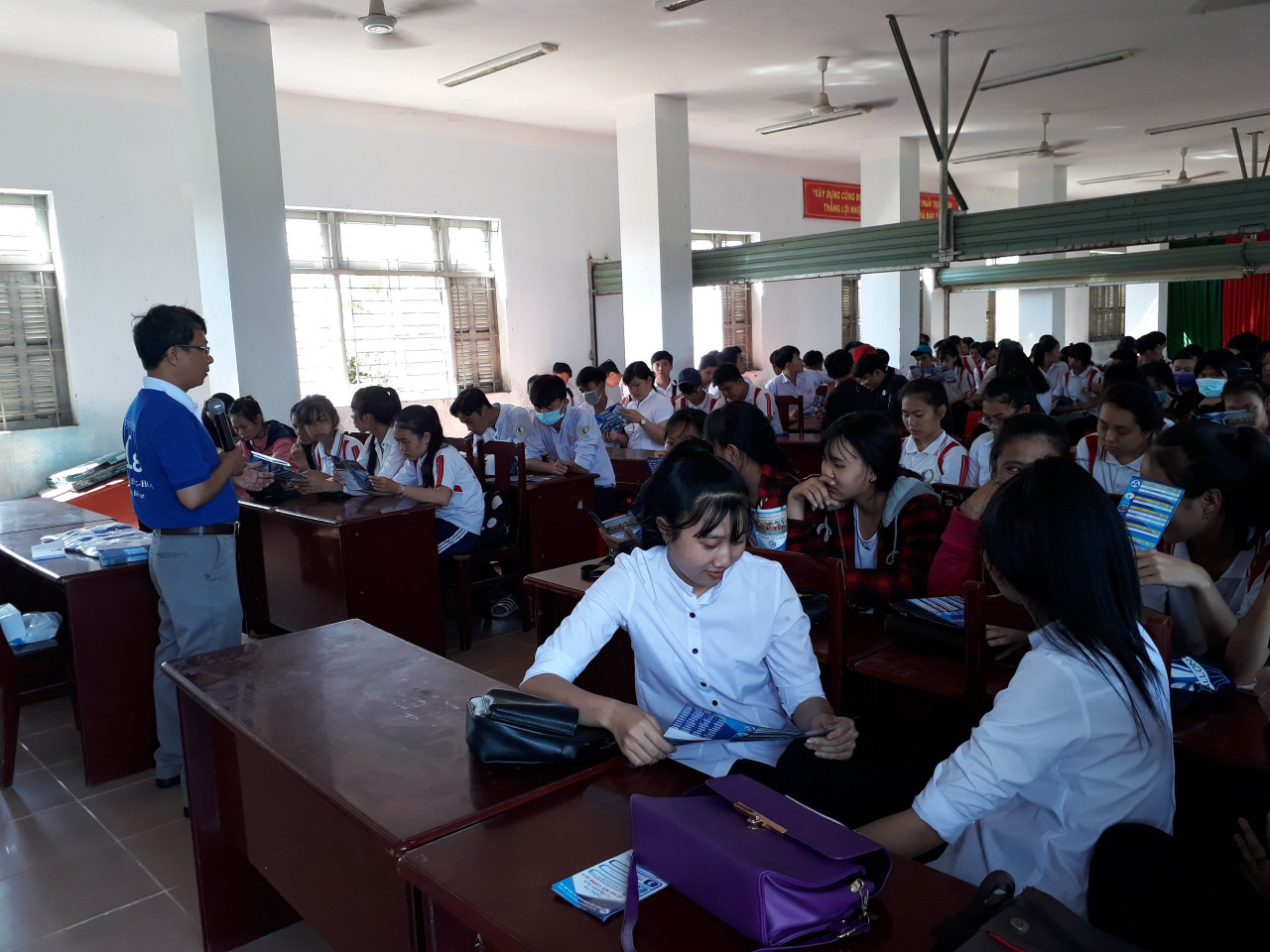 Phân hiệu ĐHQG-HCM tại tỉnh Bến Tre tham gia Chuỗi “Ngày hội tư vấn tuyển sinh - hướng nghiệp 2018” tại tỉnh Bến Tre