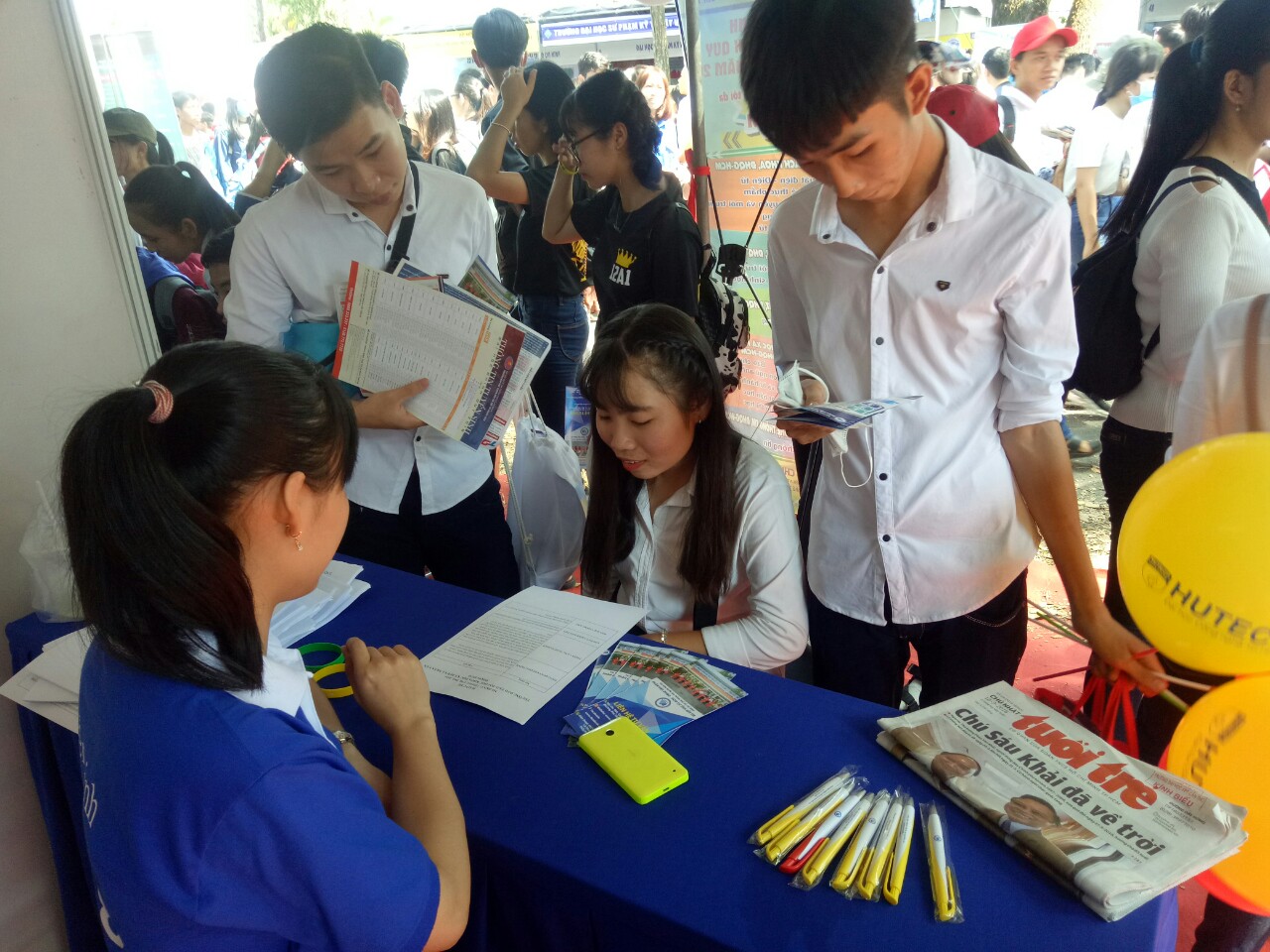 Phân hiệu ĐHQG-HCM tại tỉnh Bến Tre thu hút học sinh trong Ngày hội Tư vấn tuyển sinh tại Cần Thơ với diện mạo mới mẻ