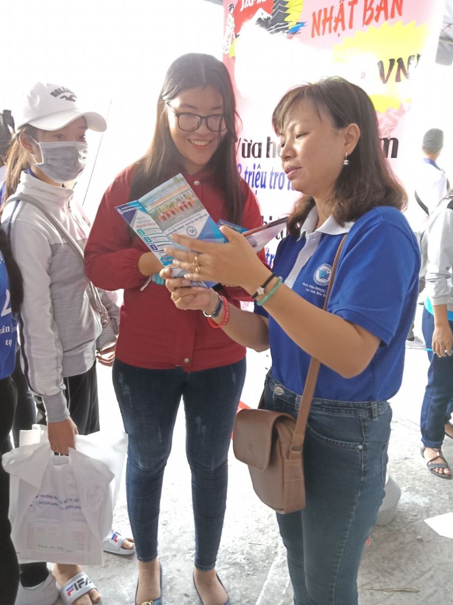 Long An, Đồng Tháp, Kiên Giang - Phân hiệu ĐHQG-HCM tại tỉnh Bến Tre đã đến và tư vấn tuyển sinh ĐH, CĐ năm 2018